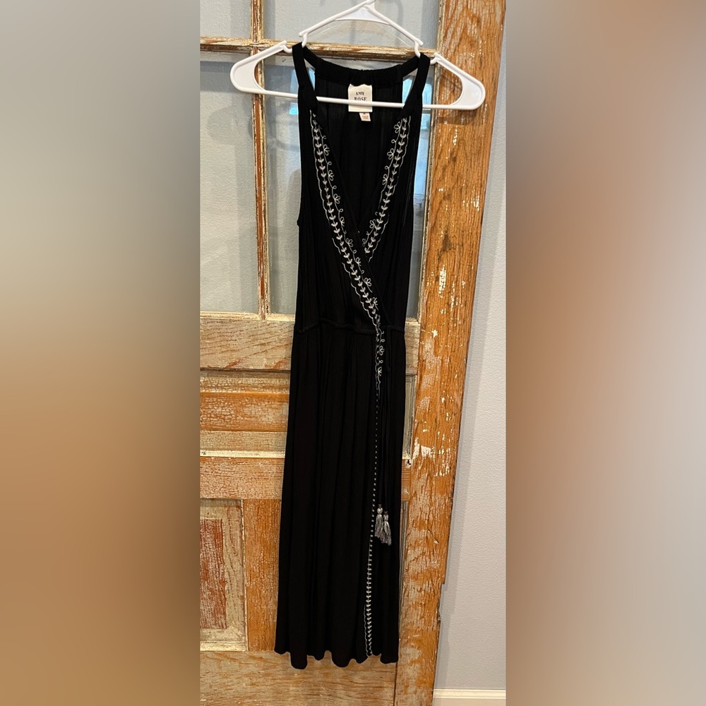 Knox Rose Midi Dress Black Tank Column White
Embroidery